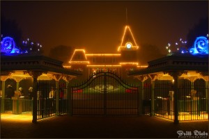 Fog rolls into Disneyland in California - December 13, 2010